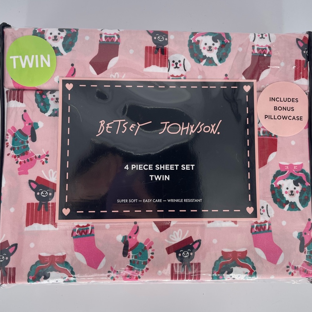 NEW Betsey Johnson Holiday Dogs Pink TWIN Sheet Set 4 Piece Christmas Theme